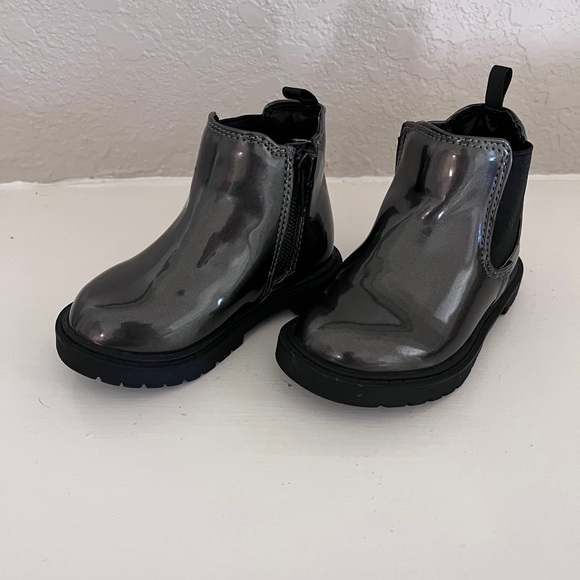 Baby GAP Toddler Shiny Ankle Boots (size 5) - Picture 3 of 8
